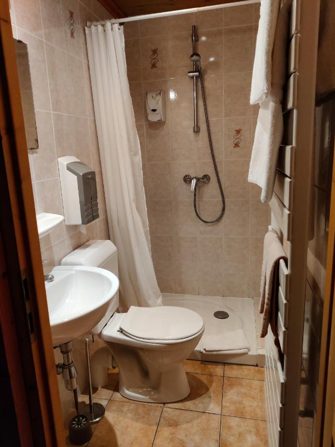 Twin Room Shower