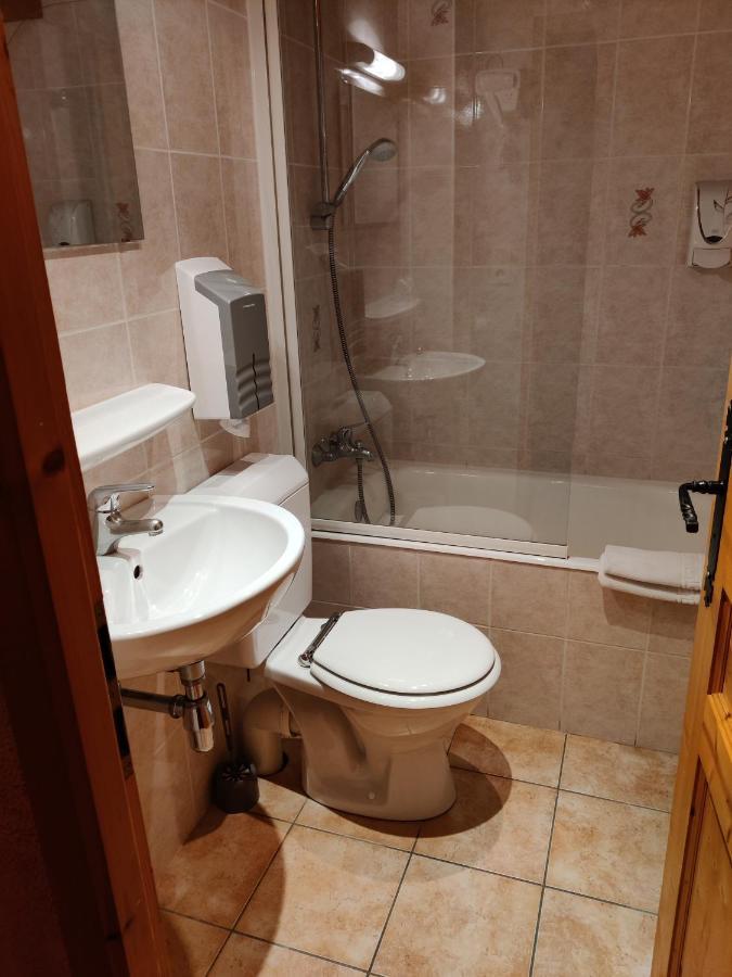 Triple Room Bath